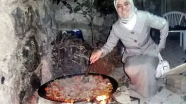 Bayan Davutoğlu'nun Saç Kavurma Ustalığı