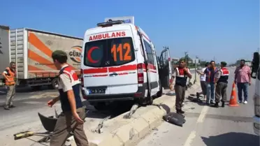 Ambulans Kaza Yaptı: Dört Yaralı