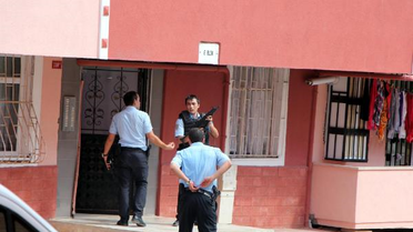 İstanbul'da Eli Silahlı Adamı Müzakereci Polis Teslim Aldı