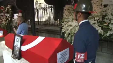 Emekli Tümgeneral Demirbulak'ın Cenazesi İstanbul'da Toprağa Verildi