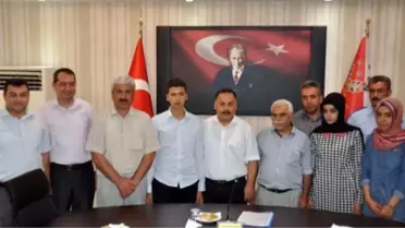 Emniyet Müdüründen Başarılı Öğrencilere Hediye