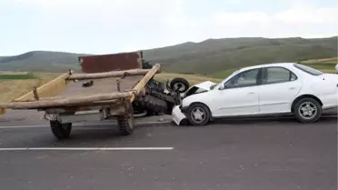 Ardahan'da Traktör ve Otomobil Çarpıştı: 4 Yaralı