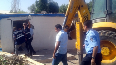 Büyükşehir Zabıta Kaçak Yapıları Yıkıyor 