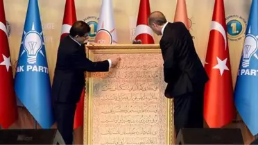 Davutoğlu'ndan Erdoğan'a Çok Özel Hediye