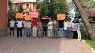 Şile Milli Eğitim Müdürlüğü Önünde Müdür Protestosu