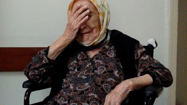 Çocuklarının Bakmak İstemediği Kadın Sokakta Kaldı