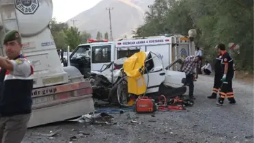 Çimento Yüklü Tır ile Otomobil Çarpıştı: 2 Ölü