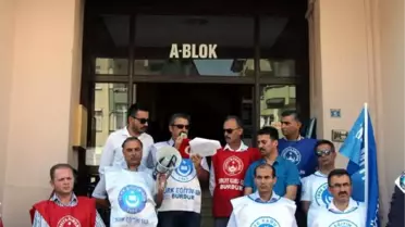 Burdur'da, Eğitimcilerden Siyah Çelenkli Protesto