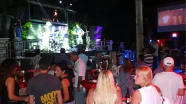 Marmaris'te Dünya Barış Günü'ne Diskoda Kutlama