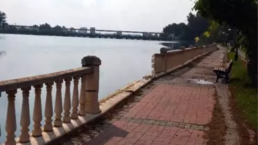 Otomobil Nehre Uçtu: 2 Ölü