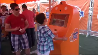 13. Yılında, Müzik ve Eğlenceyi Türkiye'nin Dört Bir Yanına Athena ve Hadise ile Taşıyan Fanta...