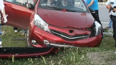 Kamyon Otomobille Çarpıştı: 1 Ölü, 4 Yaralı