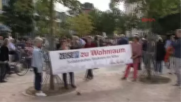 Hamburg'da Sosyal Konut Yapılması İçin Gösteri Düzenlendi