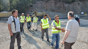 Dursunbey'de Mahalle Yolları Yapılıyor