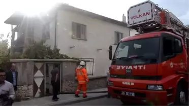 Karaman'da Yanan Evine Girerek Parasını ve Kuran-ı Kerimleri Kurtardı