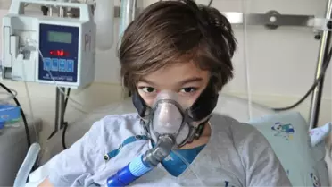 Küçük Çocuk, Güler veya Ağlarsa Nefessiz Kalıyor