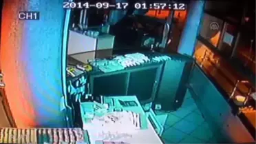 Konya'da Paraları Çalan Hırsız, Kasadaki Borç Defterine Bakıp Kaçtı