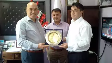 Dr. Fatih Karayandı'ya Karaisalı'dan Plaket