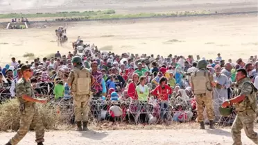 IŞİD'den Kaçan Kürtler Türkiye Sınırına Yığıldı