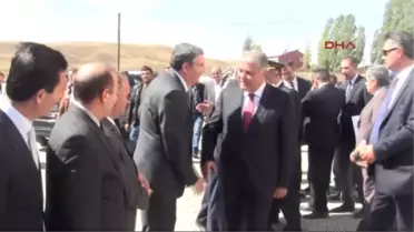 Vali Tekinarslan: Ağrılı Okul Yakmıyor, Okul Yapıyor