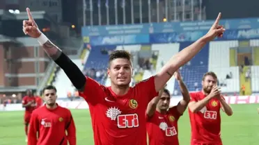 230 Gün Sonra Çıktığı İlk Maçta Gol Attı