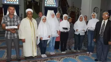 Kur'an-I Kerim Öğrenenlere Tablet Hediye Edildi