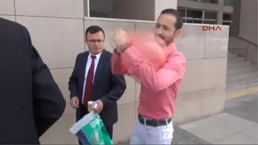 Adliye Önünde Balon Patlatma Eylemi