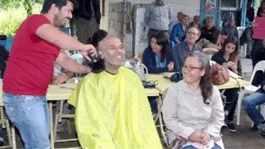 Muhtar ve Eşi Kansere Dikkat Çekmek İçin Saçlarını Kazıttı