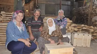 90'lık Lütfiye Nine Durmaksızın Çalışıyor