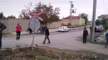 Akşehir'de Yük Treni Öğrenci Servisine Çarptı: 1 Ölü, 18 Yaralı