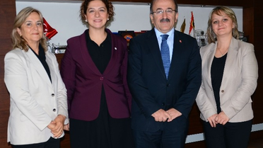 Başkan Gümrükçüoğlu Kızının Kurbanını Kızılay'a Bağışladı