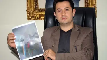 Kütüphanedeki Endoğan'ın Seçim Afişine Tepki
