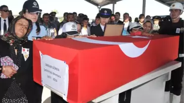 Kazada Şehit Olan Polis Törenle Memleketine Gönderildi (2)