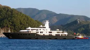 Rus Milyarderin Yüzen Sarayı Marmaris'e Demir Attı