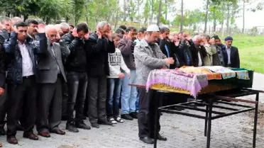 Ayşe'yi, Eski Erkek Arkadaşı Evinin Önünde Öldürdü (2)