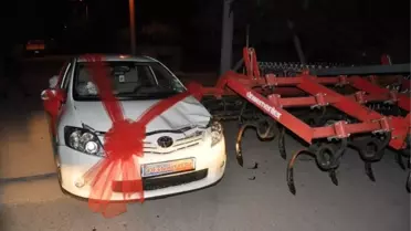 Sandıklı'da Damadın Kullandığı Gelin Arabası Kaza Yaptı