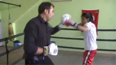 Ringlerin 'Pembe Eldivenli' Şampiyonu