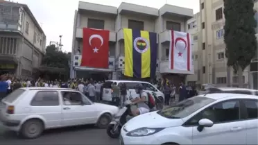 Fenerbahçeli Futbolcular, KKTC'de Forma İmzaladı
