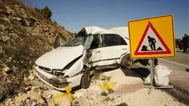 Tır ile Otomobil Çarpıştı: 1 Ölü, 1 Yaralı