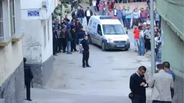 Babasına Tüfekle Ateş Açtı, Otobüs Bekleyen 4 Kişiyi Yaraladı