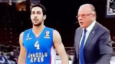 Efes'in Hocası Çılgına Döndü Oyuncusunu Tekmeledi