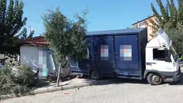 Freni Boşalan Kamyon Eve Girdi