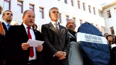 CHP'den Adliyelere Siyah Çelenk