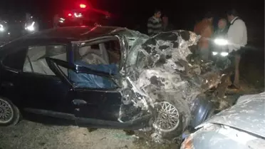 Kahta'da Otomobil ile Kamyonet Çarpıştı: 1 Ölü, 3 Yaralı