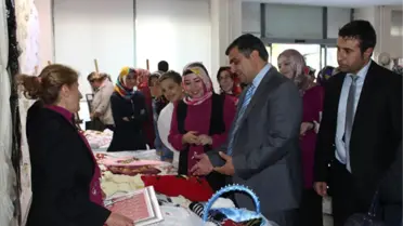 Kursiyerler El Emeği Eserlerini Sergiledi