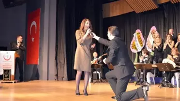 Önce Konser Verdi, Sonra Evlenme Teklif Etti