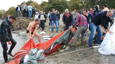 Paraşütüyle Denize Düştü, 1 Saat Kurtarılmayı Bekledi