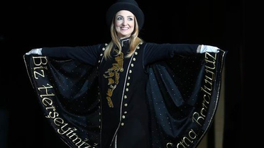 CHP'li Vekil Aylin Nazlıaka Podyuma Çıktı