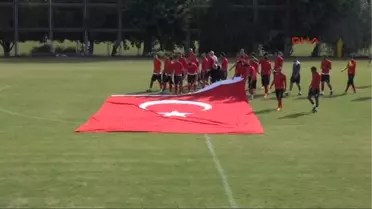 Mersin İdmanyurdu Futbolcuları Cumhuriyet Bayramı Kutladı