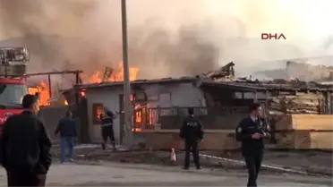 Erzincan'da İki Kereste Atölyesi Alev Alev Yandı